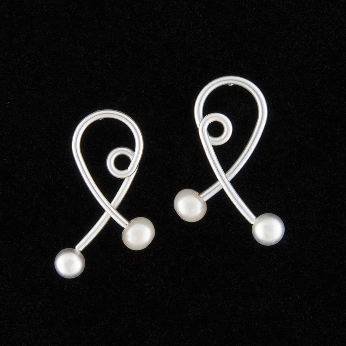 EARRINGS SWIRL LOOP PEARL