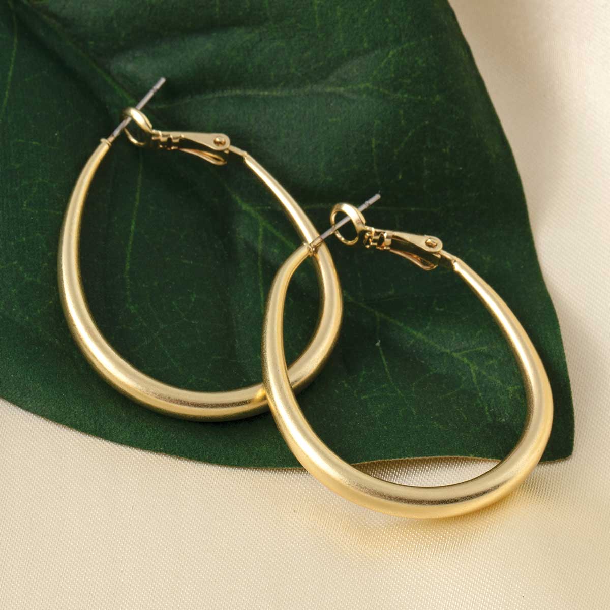 EARRINGS TEARDROP HOOP WORN GO