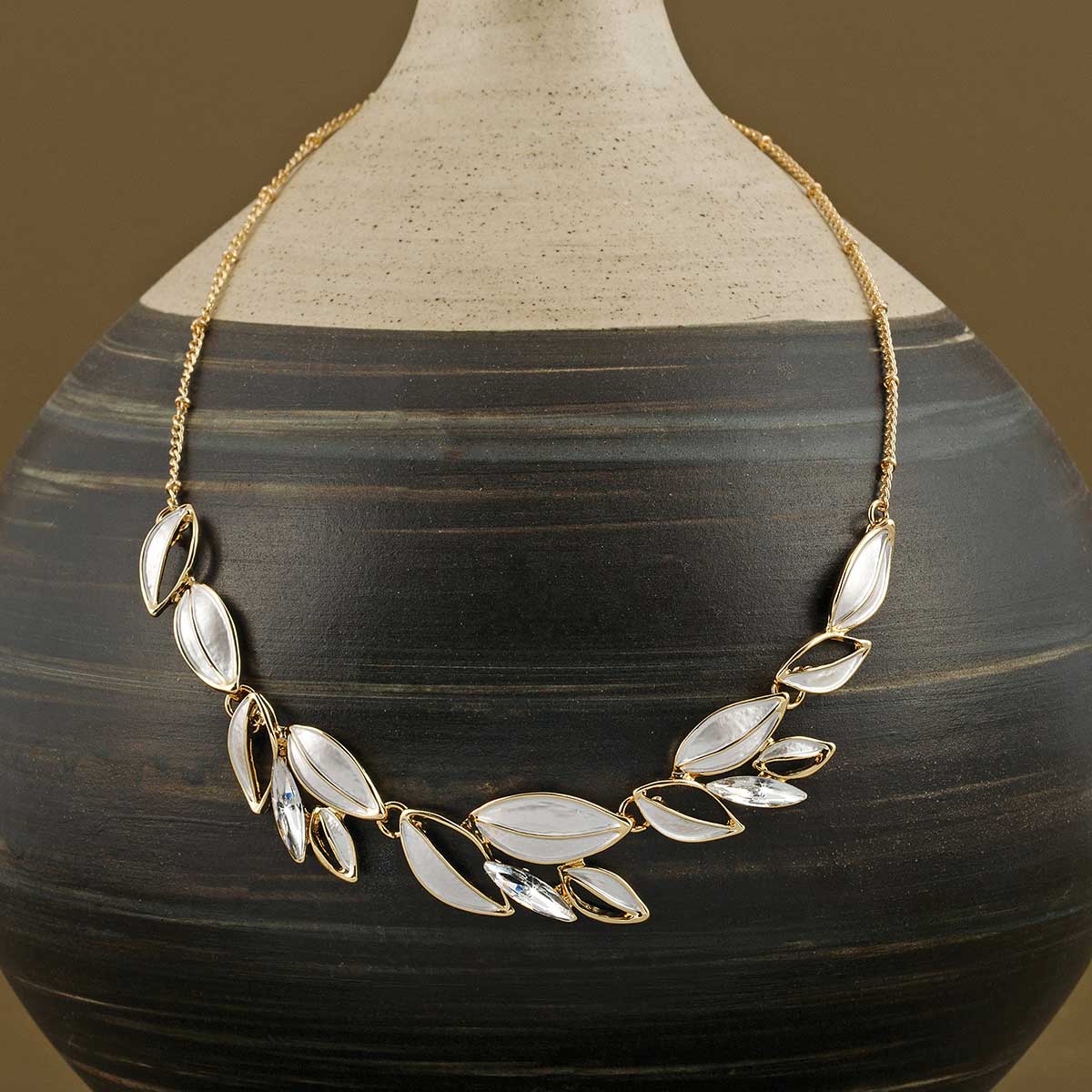 NECKLACE LEAF DROP