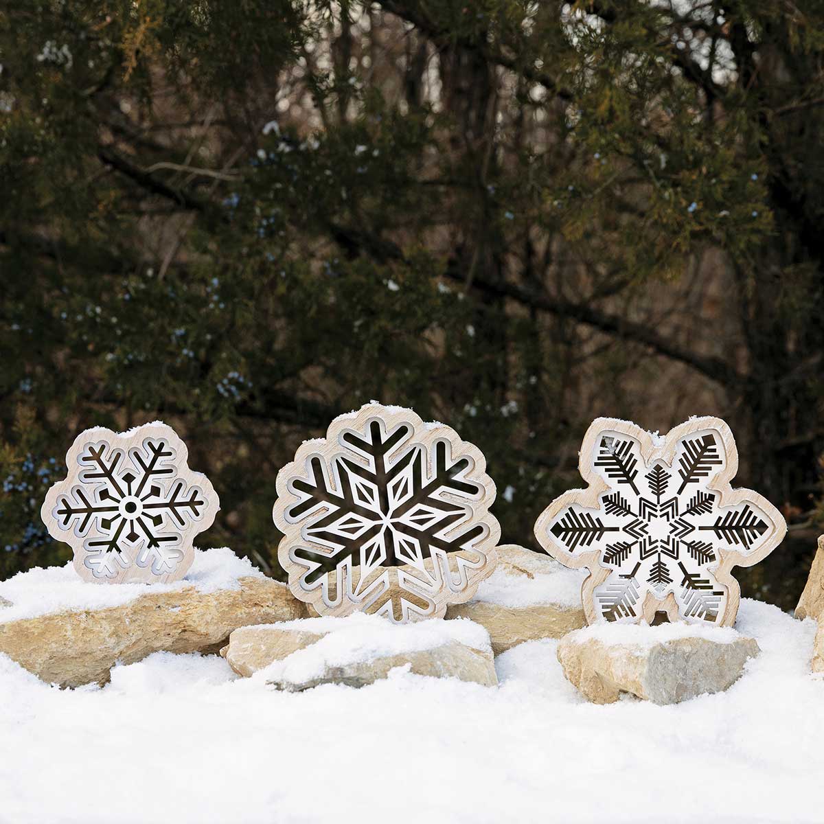 SNOWFLAKE WOOD CUTOUT SIT-A-BOUT NATURAL/WHITE SMALL